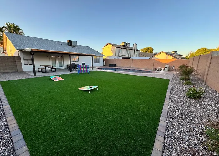 Glendale Gem With Pool & Office In Prime Location