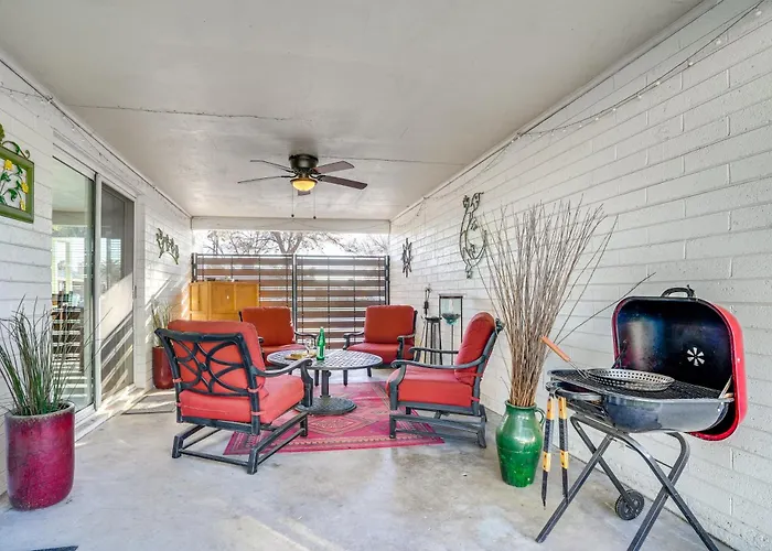 Pet-Friendly Phoenix Home: Breezeway & Fenced Yard