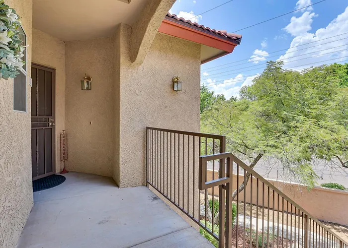 Getaway W/ Balcony & Spa: 13 Mi To Old Town