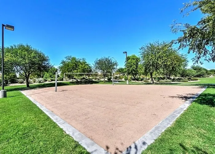 Spacious Home W/ Heated Pool In Litchfield Park!